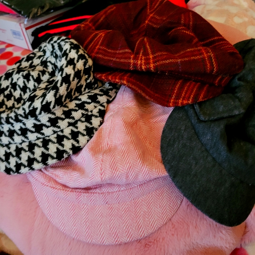 4 newsboy hats great condition